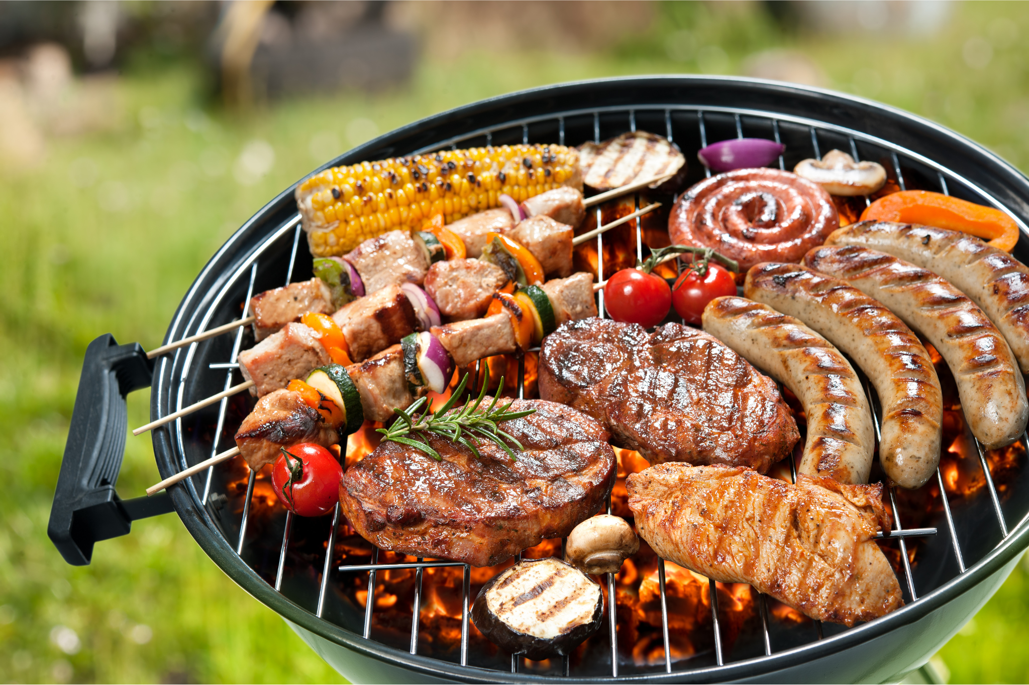 Majówka a zdrowie: na co uważać podczas grillowania i pikników?